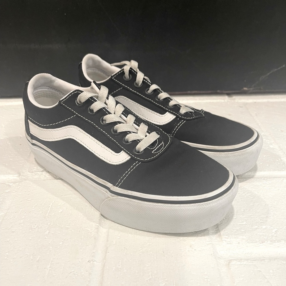 Old skool platform vans